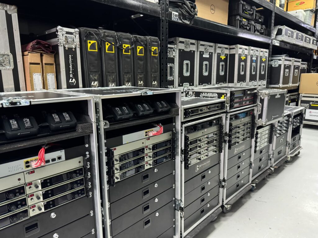 Equipos de audio profesional y sistemas inalámbricos digitales EW-DX de Sennheiser utilizados por J5 Productions para la producción de eventos en vivo, distribuidos por Magnetron.
