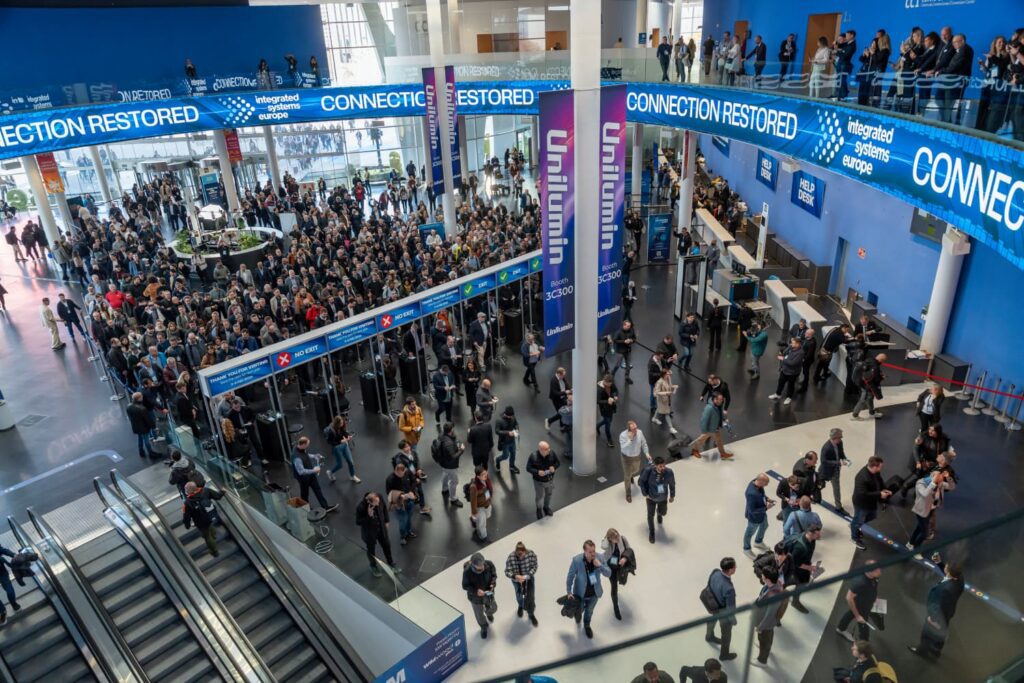 Vista general del vestíbulo de ISE 2026 tras registrarse en ISE y acceder al recinto.