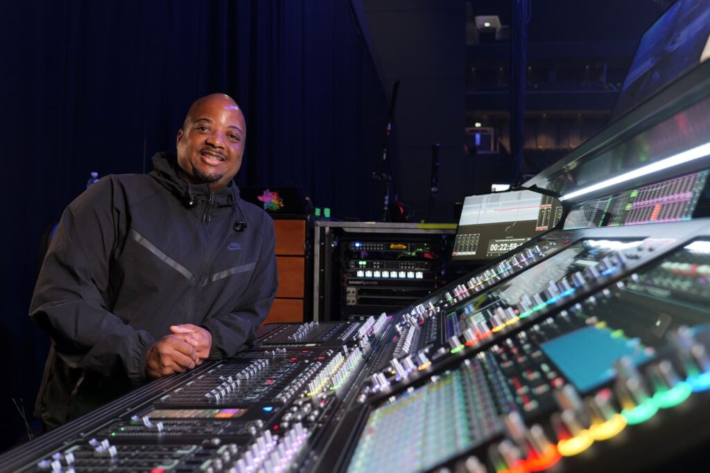 Consola DiGiCo Quantum852 utilizada en la gira de Drake, con su interfaz avanzada para la mezcla de audio en directo.
