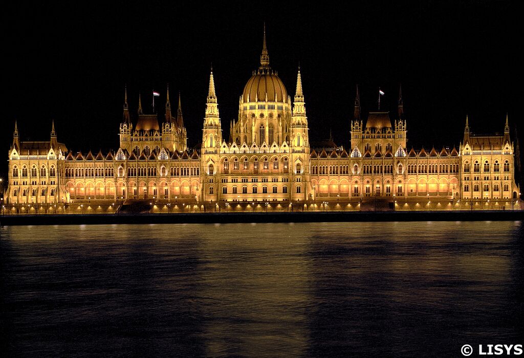 OSRAM_341275_Parliament Hungary_arch lighting (c) ams-osram lámparas para iluminación arquitectural OSRAM