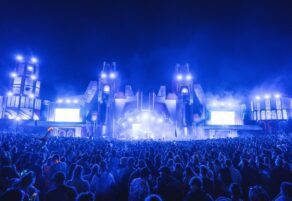 Cameo en Boomtown Festival 2025: iluminación que transforma escenarios y crea mundos