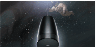 Altavoces colgantes DesignMax Luna de Bose Professional instalados en techos abiertos