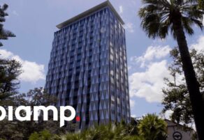 Biamp transforma un hotel de lujo en Perth con su sistema Vocia de megafonía y música ambiental en red
