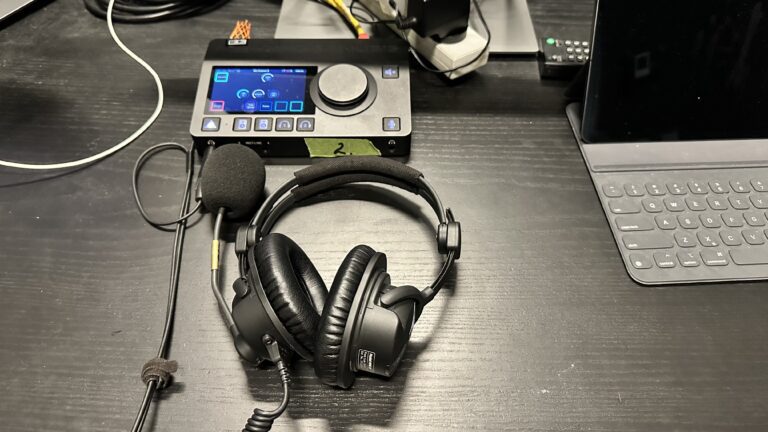 Interfaz Merging Anubis y auriculares Sennheiser HMD 27 empleados en las producciones de NEP Australia