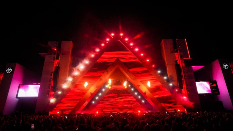 PANTHER de Meyer Sound en el Barbarella Festival 2025, sistema line array de gran formato ofreciendo sonorización de alto impacto para miles de asistentes en un festival al aire libre.