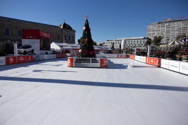 iluminacion-pista-hielo-madrid-triton-blue-colon