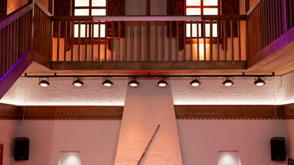 Instalación Audiovisual Profesional con Audibax y Triton Blue en Albanian Night Show