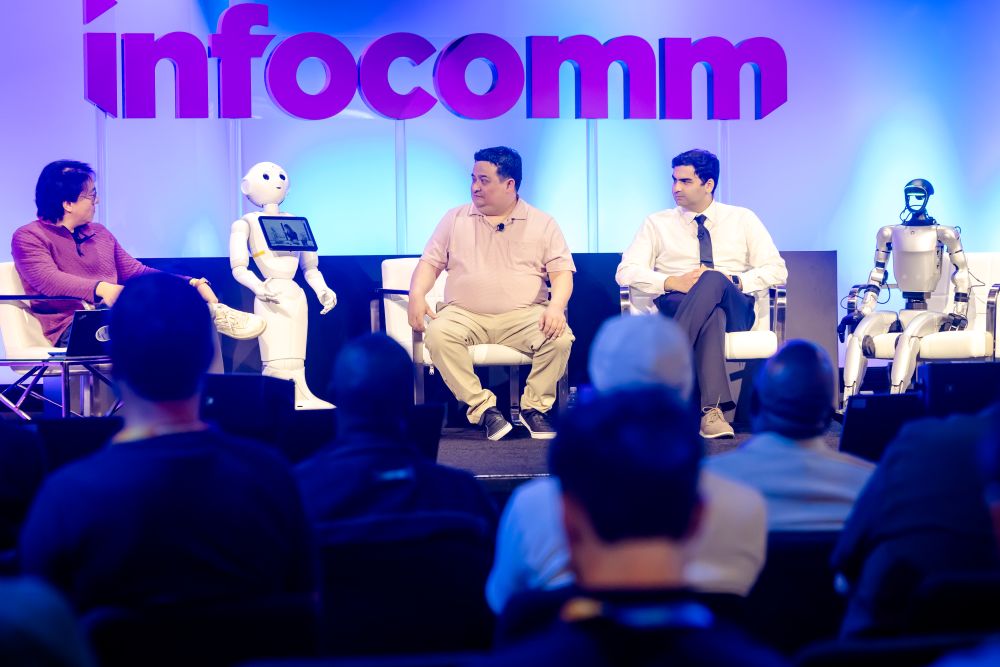 InfoComm 2026: panel sobre IA y futuro del Pro AV en el escenario de la feria.