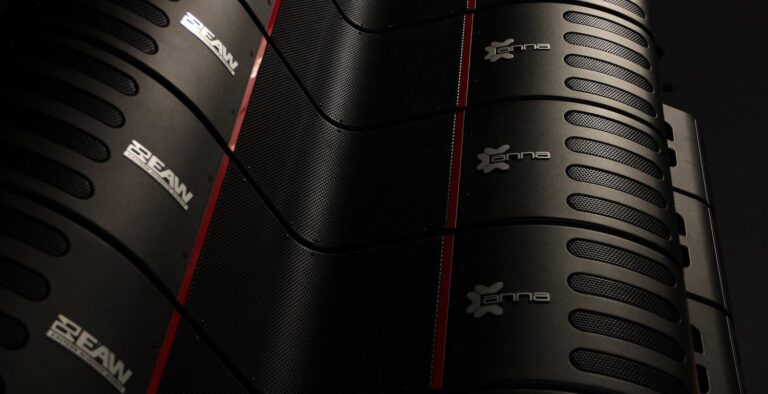 EAW ADAPTive line array activo en sistema de sonido profesional para directo