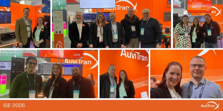 Equipo de AuviTran en ISE 2026 presentando soluciones de conectividad AVB profesional para consolas Yamaha RIVAGE PM