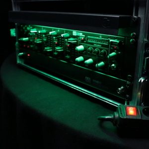 Lanzamiento del primer panel de iluminación multicolor LED para rack de 19" con sensor de movimiento para uso profesional