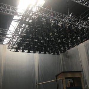 La gama de maquinaria escenográfica STAGEMAKER de VERLINDE seleccionada para la estructura escénica del Théâtre La Licorne