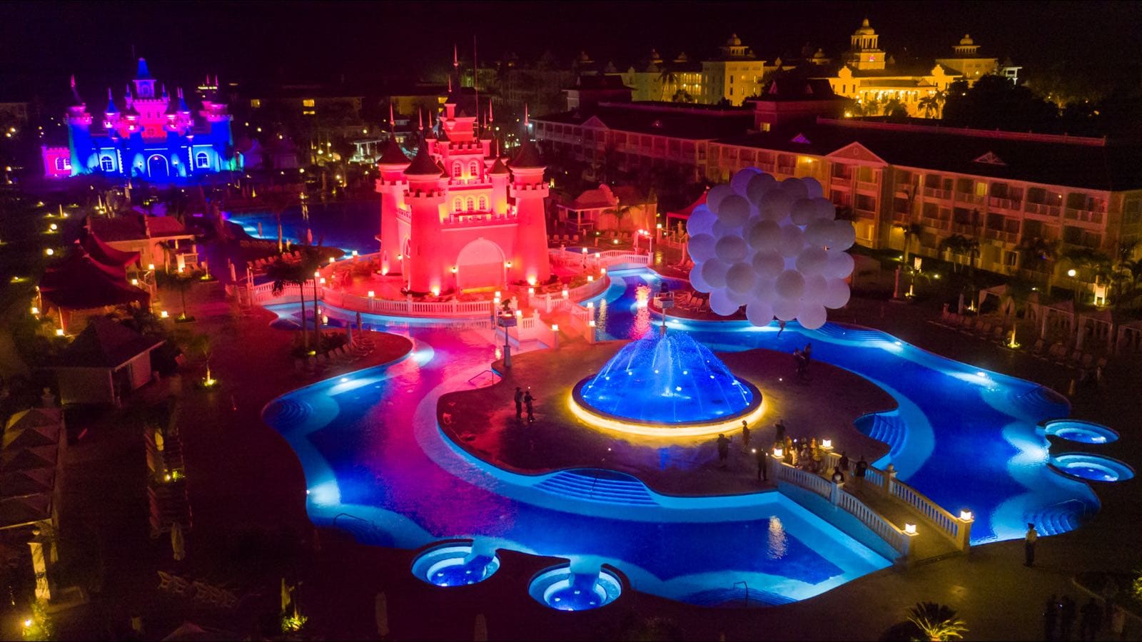 Luminarias SGM en el show mágico del Luxury Bahía Príncipe Fantasia