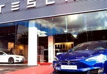 Sistema de instalación de sonido compacto en el concesionario TESLA