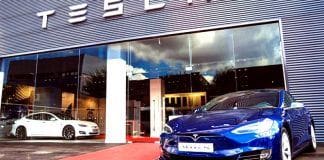 Sistema de instalación de sonido compacto en el concesionario TESLA