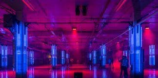 "CLUSTER", una espectacular instalación audiovisual por Playmodes Studio