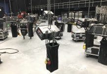 Los polipastos EXE-Rise soportan el apretado cronograma de Neg Earth Lights polipastos EXE-Rise soportan el apretado cronograma de Neg Earth Lights