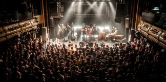 La realidad de los directos, en la sala de conciertos.