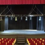 instalación-de-un-equipo-de-sonido-profesional-en-el-Teatro