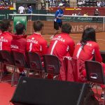 Equipo de sonido profesional line array en los cuartos de La copa Davis