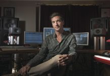 Andy-Barlow-fundador-de-Lamb-utiliza-monitores-de-estudio-Genelec