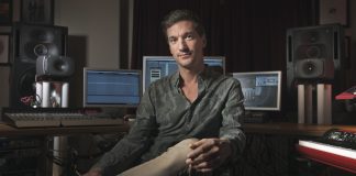 Andy-Barlow-fundador-de-Lamb-utiliza-monitores-de-estudio-Genelec