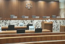 Monitores retráctiles de albiral en los tribunales de Jahra en kuwait