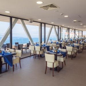 instalacion-de-sonido-profesional-con-los-equipos-de-sonido-Apart Bistro Gibraltar University 4 1 Instalación de sonido profesional con los equipos de sonido Apart audio, Alto professional y Audio-Technica