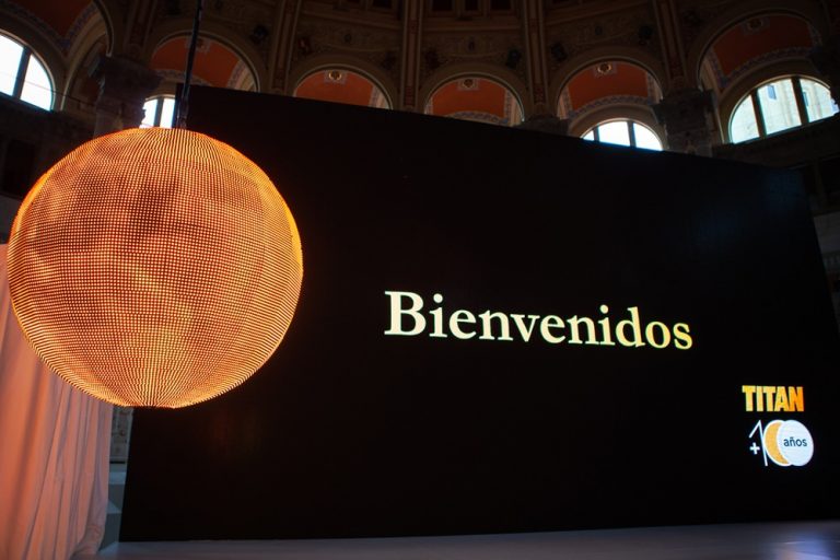 alla de LEDs de gran formato en el aniversario de Titanlux