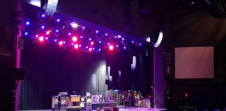 Sistema de sonido C8 Truefit de Clair Brothers en El A. Music Theatre