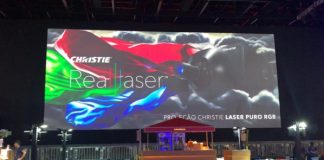 Proyector de cine laser Christie CP42LH en pantalla más grande