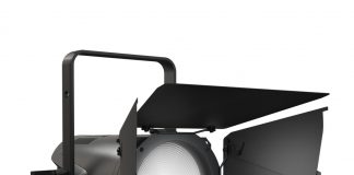 Foco profesional Fresnel con LED RGBW Cameo F2 FC de Adam Hall