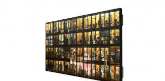 Panel plano de 65 pulgadas y bisel ultraestrecho de Christie