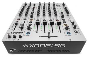 Pacha, la prestigiosa discoteca ibicenca, ha adquirido 6 mezcladores Xone:96, que se utilizarán por los DJs más prestigiosos..