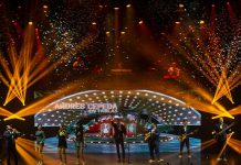 Andrés Cepeda con las cabezas moviles Robe, miniPointe cabezas móviles robe