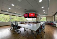 Instalación del sistema de conferencia TeamConnect Ceiling 2 de Sennheiser en 52 aulas en la UFM instalación del sistema de conferencia TeamConnect Ceiling 2 de Sennheiser