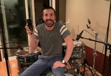 John Spiker productor, ingeniero, mezclador y multi-instrumentista ganador de múltiples premios GRAMMY