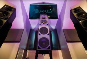  audio inmersivo con monitores Neumann en el estudio de mezcla y masterización de música