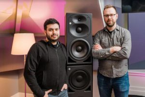  audio inmersivo con monitores Neumann en el estudio de mezcla y masterización de música