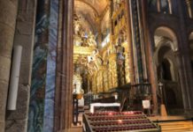 Instalación de un sistema de audio profesional Bose profesional en la Catedral de Santiago instalación de un sistema de audio profesional bose profesional