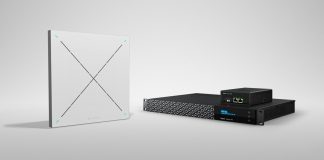 solución para sala de reuniones con TeamConnect Ceiling 2 y el Xilica Solaro QR1
