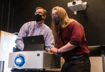 Equipos y soluciones audiovisuales de Christie con la Universidad de Florida Central con los programas de posgrado en Experiencias Temáticas equipos y soluciones audiovisuales de Christie