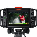 visor URSA Studio Viewfinder G2 con una pantalla táctil