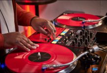 Descubre la Mesa de Mezclas DJ Pioneer DJM-S5, para Serato DJ Pro Descubre la Mesa de Mezclas DJ Pioneer DJM-S5, para Serato DJ Pro