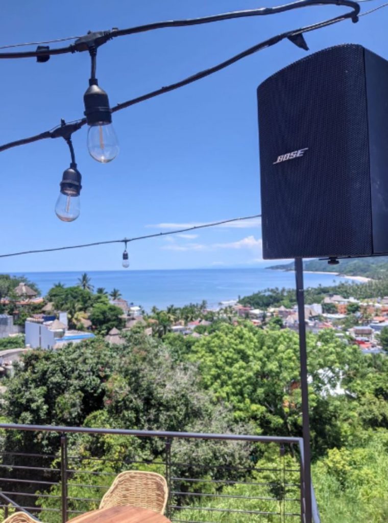 Las soluciones de audio de Bose Profesional instaladas en El Viajero Hostels Sayulita
