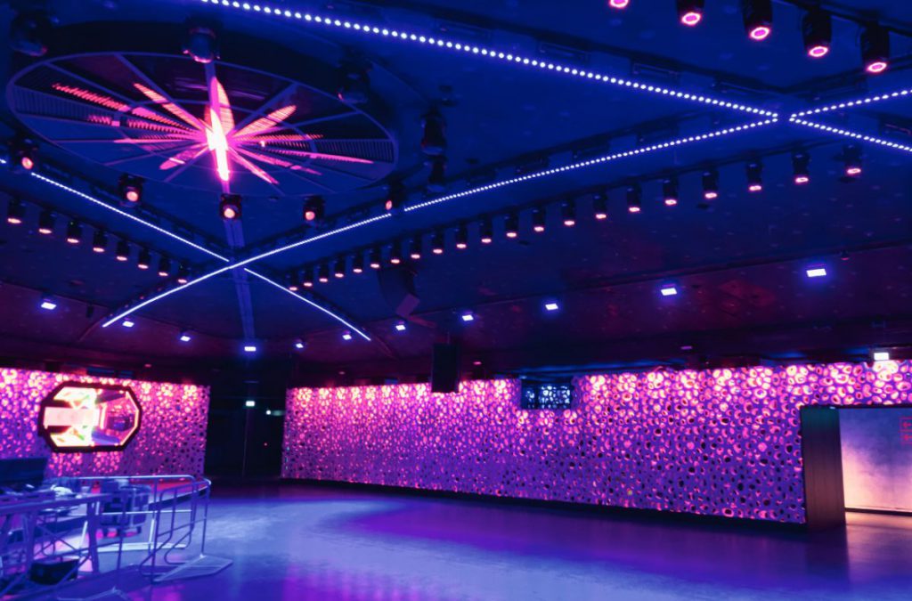 equipos de iluminación profesional Cameo se realizó la instalación en el nuevo ZOOM Club de Frankfurt
