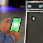 Airtag Holder de Adam Hall Hardware soporte a medida para el uso de Apple AirTag en los flight cases para localizar y rastrear objetos