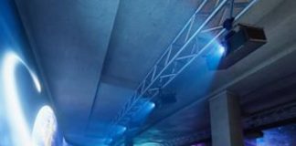 Proyector láser de lente fija ultrabrillante Optoma ZU920T y Optoma ZU920TST para escenarios de usuarios finales y entornos profesionales