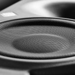 monitor de estudio con tecnología DSP KH 150 de Neumann más adecuado para la transmisión y producción musical