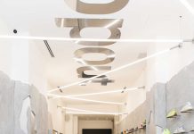 Los altavoces de montaje en superficie blancos de la Serie CM de Pioneer PRO AUDIO en dropout , una de las más importantes zapaterías de diseño… Los altavoces de montaje en superficie blancos de la serie CM de Pioneer PRO AUDIO en dropout , una de las más importantes zapaterias de diseño…